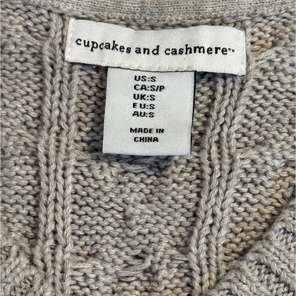 cupcakes & cashmere Gray V-Neck Sweater Vest - Picture 2 of 2